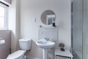 En-suite- click for photo gallery